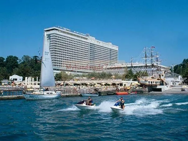 Где остановиться с ребёнком: безопасное мелководье и развлечения